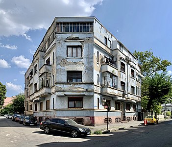 Strada Romulus nr. 75 în București (anii 1930) arhitect necunoscut, într-un stadiu de degradare