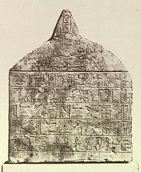 Пам’ятна стела про смерть бика Апіса, що сталась на 6-му році правління фараона Бокхоріса
