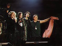 A Black Sabbath az 1999-es reunion-turné stuttgarti állomásán. Balról jobbra: Geezer Butler, Ozzy Osbourne, Tony Iommi, Bill Ward