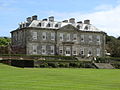 Nhà Antony ở nam Cornwall, Anh, nơi được chọn làm căn nhà của Lãnh chúa Ascot trong phim.
