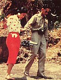 Dronning Sirikt og Kong Bhumibol med kamera og smalfilmsoptager (Nakhon Si Thammarat, 1959).
