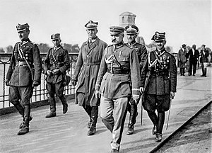 Юзеф Пілсудський та інші керівники перевороту на мосту Понятовського у Варшаві.