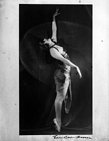 Annette Kellermann ca Venus Scufundată în Los Angeles (c. 1920)