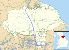 Mapa konturowa North Yorkshire, blisko centrum po prawej na dole znajduje się punkt z opisem „York”