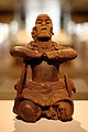 古典期早期的玛雅木雕，可能用作镜子的底座[262]