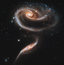 مجمُوعة من المجرَّات المُتداخلة تُدعى أرب 273