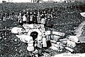 Lohuec ː la fontaine du bourg vers 1910 (carte postale).
