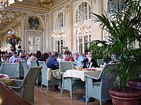 מסעדה במוזיאון ד'אורסי בפריז.