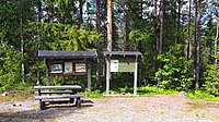 Informationstavlor vid parkeringen till Vändåtbergets naturreservat.
