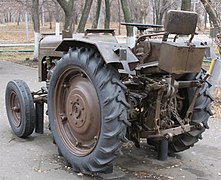 Унифицированная маятниковая навеска сельскохозяйственного трактора. Узкие колёса обеспечивают движение по междурядьям