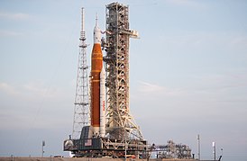 Artemis 1 на стартовом комплексе LC-39B перед запуском