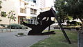 Prometheus mit dem Adler. Stahlskulptur von Menashe Kadishman, 1980–1987. The Joseph and Rebecca Meyerhoff Art Education Center, Tel Aviv