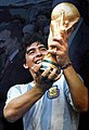 馬拉度納以隊長身份帶領國家隊，在1986年世界盃替阿根廷贏得冠軍。
