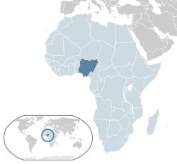 Nigerian sijainti Afrikassa (merkitty vaaleansinisellä ja tummanharmaalla) ja Afrikan unionissa (merkitty vaaleansinisellä).