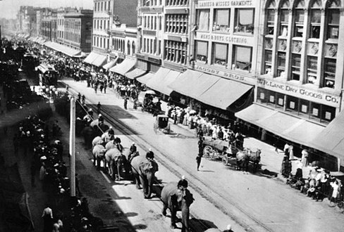 West side of the 300 block during a Ringling Bros. circus parade in 1905, showing Jacoby Bros. and J. R. Lane stores.