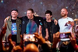 Coldplay esiintymässä vuonna 2021.