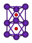 Дијаграмот на топката и стап покажува две редовни октаедри кои се поврзани еден со друг со едно лице. Сите девет вертикали на структурата се пурпурни сфери кои го претставуваат рубидиумот, а во центарот на секој октаед е мала црвена сфера што претставува кислород.