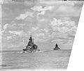 A brit HMS Valiant csatahajó a hátul haladó Richelieu trásaságában 1944-1945-ben, a Bengáli-öbölben.