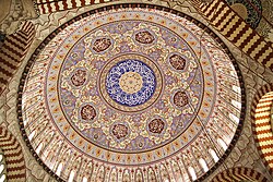A mecset kupolája alulnézetből