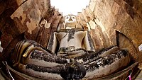 Статуя Будди у Ват Сі Чум (Wat Si Chum), Сукхотаї, Таїланд