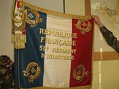 Drapeau du 51e régiment d'infanterie (Mourmelon-le-Grand, France) recto.