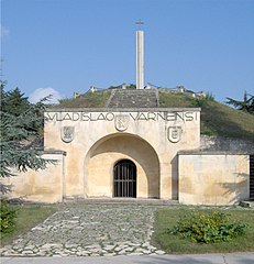 V spominskem parku bitke pri Varni je zgrajena tračanska gomila z imenom padlega kralja
