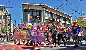Người diễu hành tại Tháng tự hào LGBT tổ chức ở San Francisco năm 2018