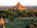 مثال على الهياكل والمعابد في بورما