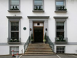 The front stairs and door of Abbey Road Studios