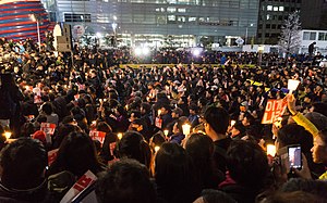 Mass protest in Cheonggye Plaza 04.jpg