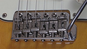 Fig.1 Vibrato Leo Fender.