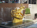 Prometheus als Feuerbringer. Vergoldete Bronzefigur von Paul Manship, 1934. Rockefeller Center, New York