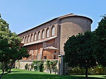 Sv. Sabīnes bazilika (422—432) Roma, Itālija.