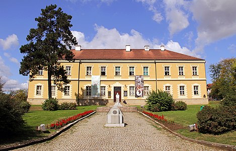 Зграда Окружног начелства у Горњем Милановцу где је Живојин Мишић сместио штаб после повлачења 3. децембра пред офанзивну фазу Колубарске.
