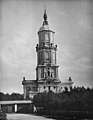ピョートル大帝の寵臣メンシコフの旧邸メンシコフ宮殿。メンシコフ塔はメンシコフ宮殿附属の塔でピョートル時代に建てられた（1882年撮影）。