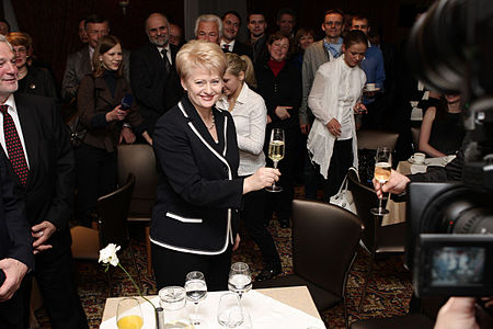Даля Грибаускайте святкує перемогу на виборах, 2009
