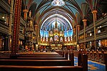 داخل كنيسة النوتردام في كندا، شكلّت المسيحية حجر أساس الحضارة الغربية.[23][24]
