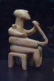 Early Cycladic art II period, Harp Player, marble, H 13,5 cm, W 5,7 cm, D 10,9 cm, Cycladic figurine, Bronze Age, early spedos type, Badisches Landesmuseum, Karlsruhe, Germany