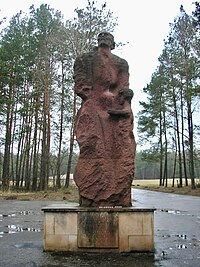 Sobibor statue, front view.jpg