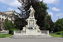 Wien - Mozartdenkmal (1).JPG