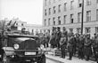 Парад у Бересті 22 вересня 1939. На трибуні — німецький генерал Гайнц Гудеріан і радянський комбриг Семен Кривошеїн