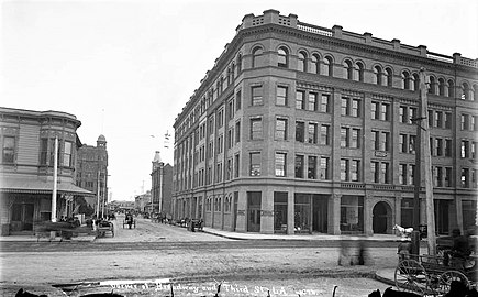 Bradbury Building in 1894, then anchoring the southwestern end of the business district[80]