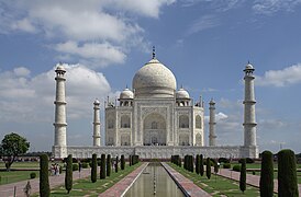 Mughal architecture: The Taj Mahal in Agra (India)