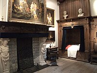 Bed-sitting room. The 17th-century bed did not belong to Rembrandt, but is similar to the original.