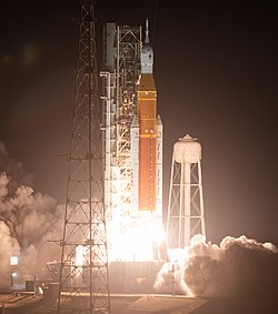 Launch of Artemis 1 (NHQ202211160002) (cropped).jpg