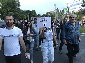 Протесты против освобождения Кочаряна из-под ареста (2019). На плакате — надпись «Пожизненное заключение. Привет, Роб»