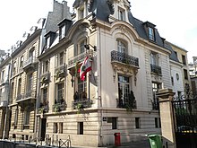 Photographie en couleurs, représentant un bâtiment (l'ambassade du Liban en France).