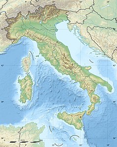Mapa konturowa Włoch, blisko górnej krawiędzi znajduje się punkt z opisem „źródło”, natomiast u góry znajduje się punkt z opisem „ujście”