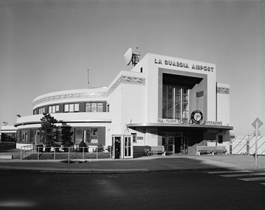 The Marine Air Terminal al Aeroportului La Guardia (1937) a fost terminalul New Yorkului pentru zborurile navelor Pan Am Clipper spre Europa