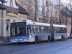 A 83-as busz az SZTK-rendelő megállóhelyen